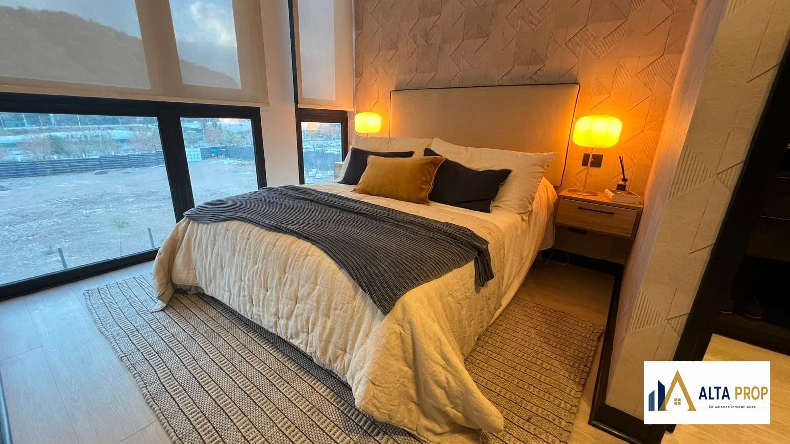 Venta Departamento Nuevo 2D 2B con Terraza — Vitacura